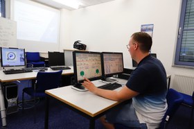 Tausche Simulator gegen Realität Tausche Simulator gegen Realität